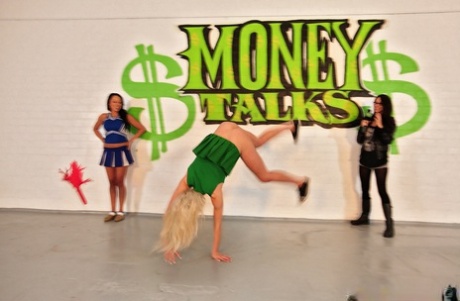 Sexy cheerleader Samantha Mendexz has no panties under her skirt