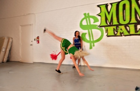 Sexy cheerleader Samantha Mendexz has no panties under her skirt