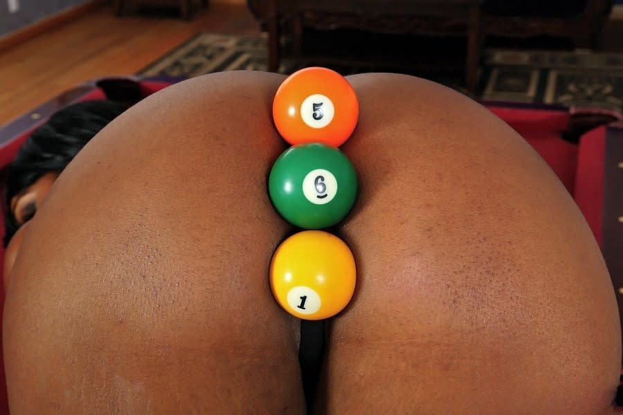 Ebony hottie Vanessa Monet shows off her big brown booty