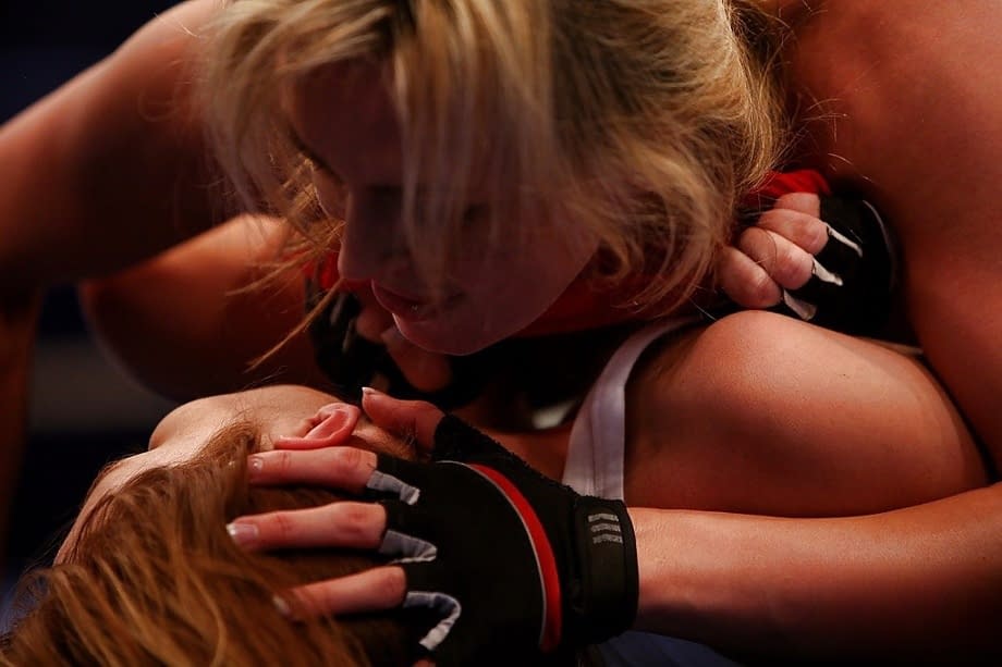 Catfight in the wrestling ring turns into hot lesbian action