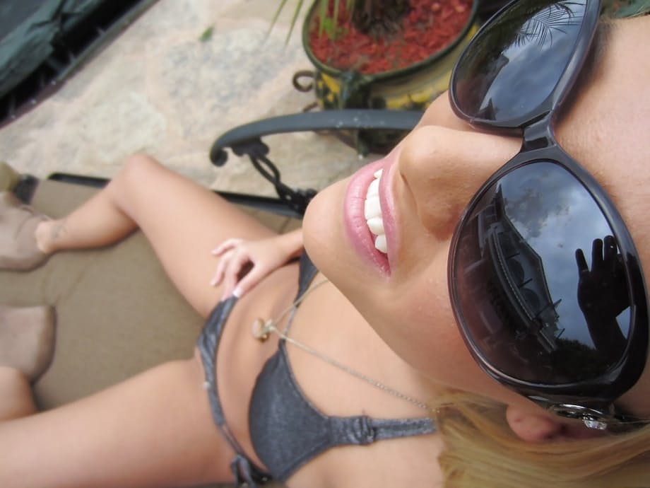 Curvy teen blonde with big jugs Alexis Monroe slipping off her bikini