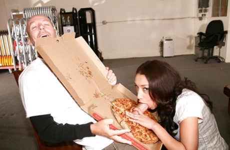 Naughty latina chick Vicki Chase sucks and fucks a pizza guy's hard prick