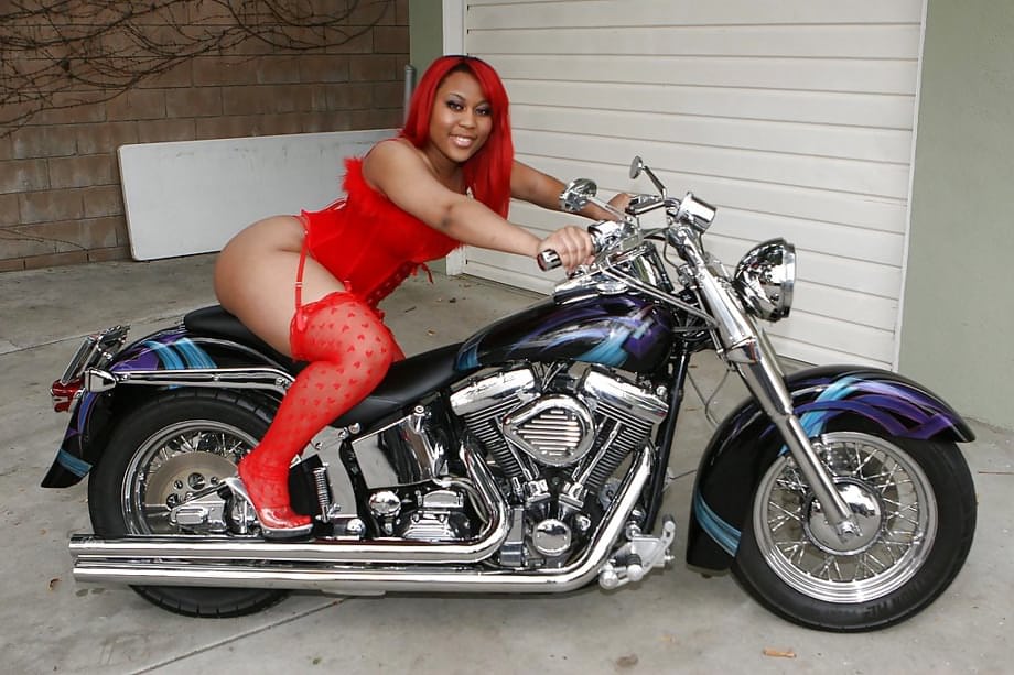 Bootylicious ebony chick gets rid of her red lingerie and stockings