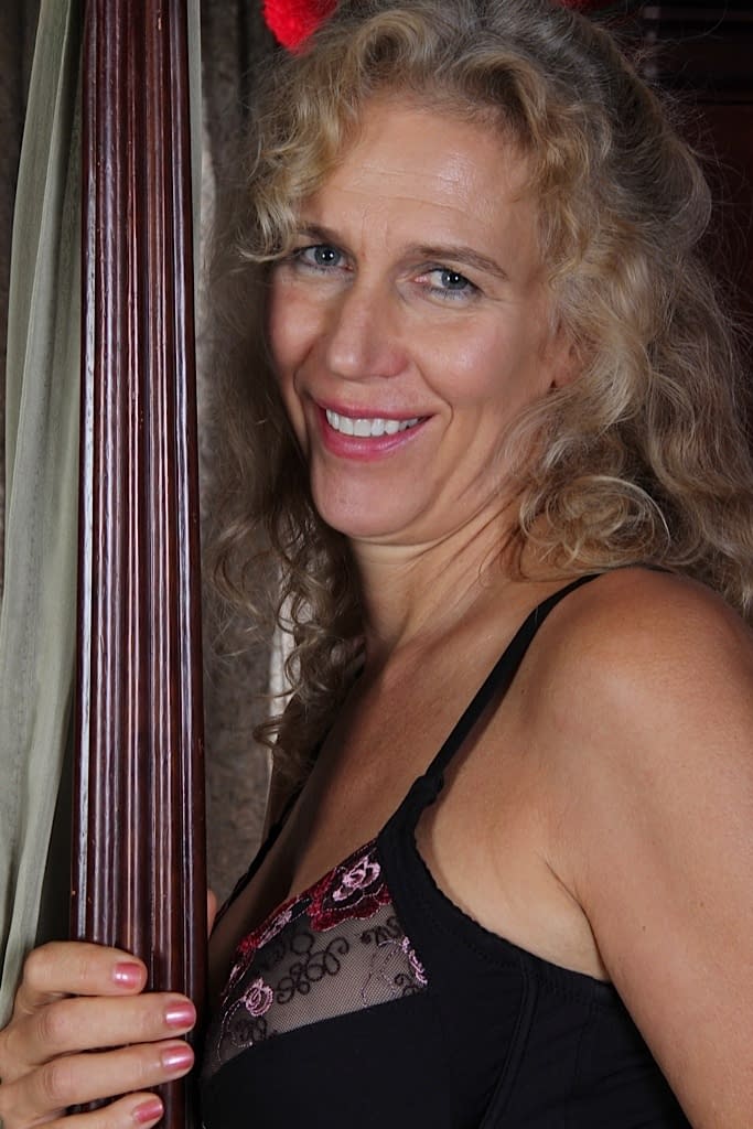 Busty mature lady Cally Jo getting naked and demonstrating her pink hole