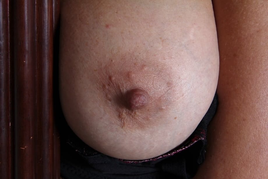 Busty mature lady Cally Jo getting naked and demonstrating her pink hole