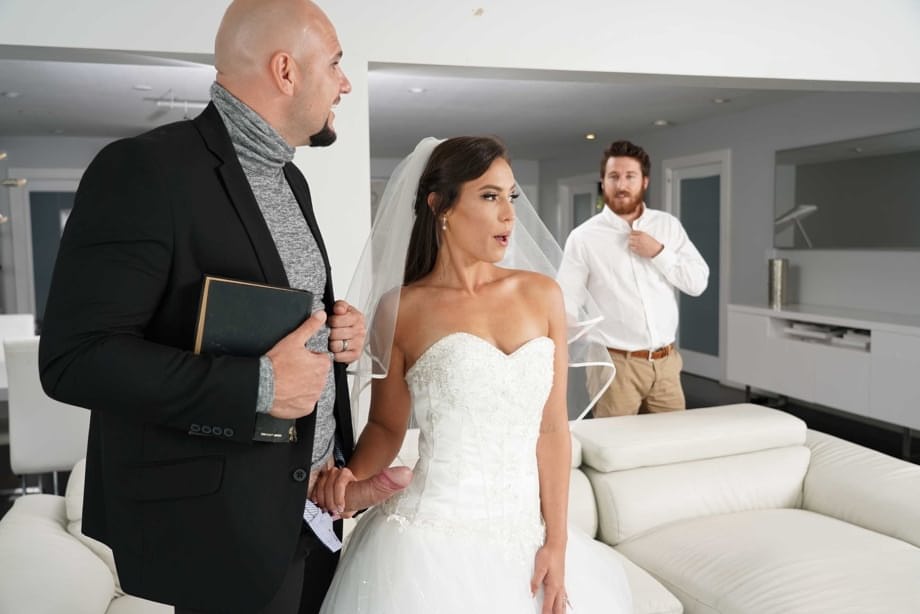 Bootylicious bride Kelsi Monroe screws a handsome officiant on her wedding day