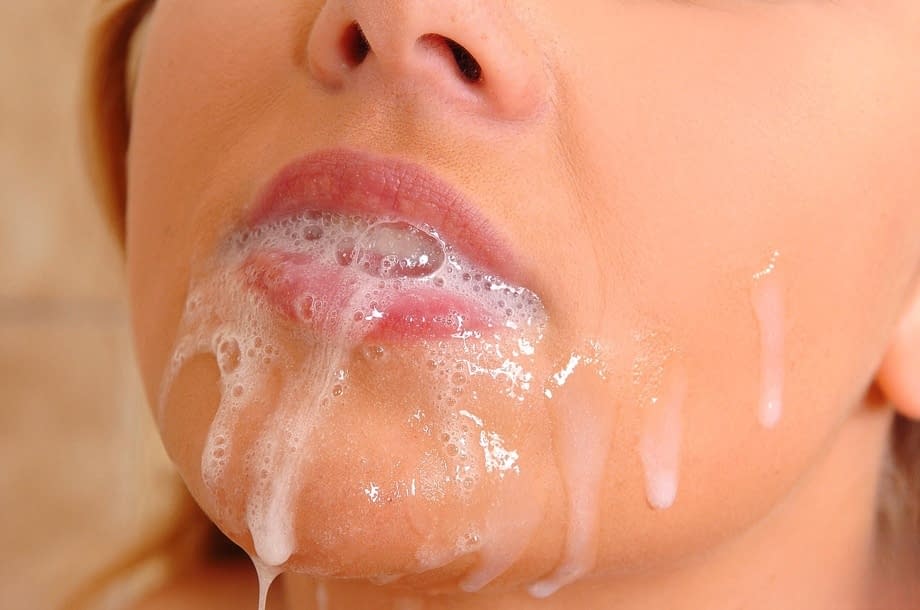 Hot wife Sandra de Marco gets a thorough face fuck & takes a drippy mouthful