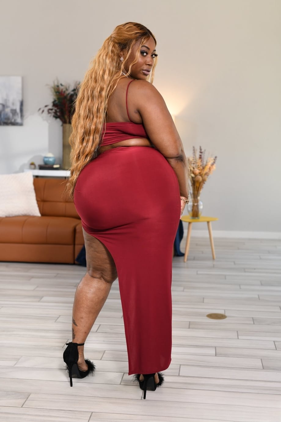 Blonde ebony Victoria Cakes flaunts her fat ass and big tits in a solo