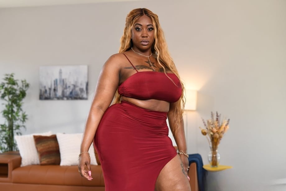 Blonde ebony Victoria Cakes flaunts her fat ass and big tits in a solo