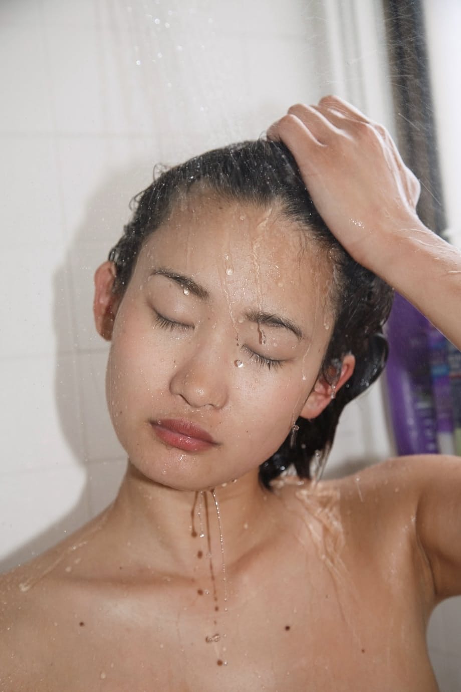 Pretty Japanese teen Saki Kishima flaunts her petite figure in the shower