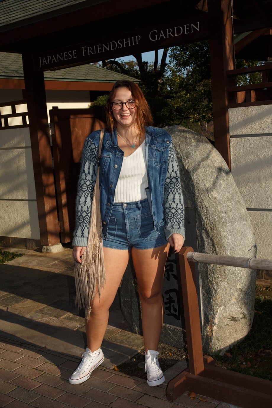 Chubby girlfriend Tammy Kaimia shows her thick legs wearing shorts