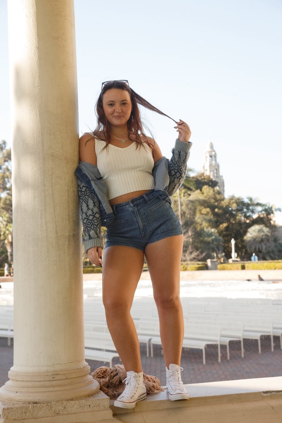 Chubby girlfriend Tammy Kaimia shows her thick legs wearing shorts