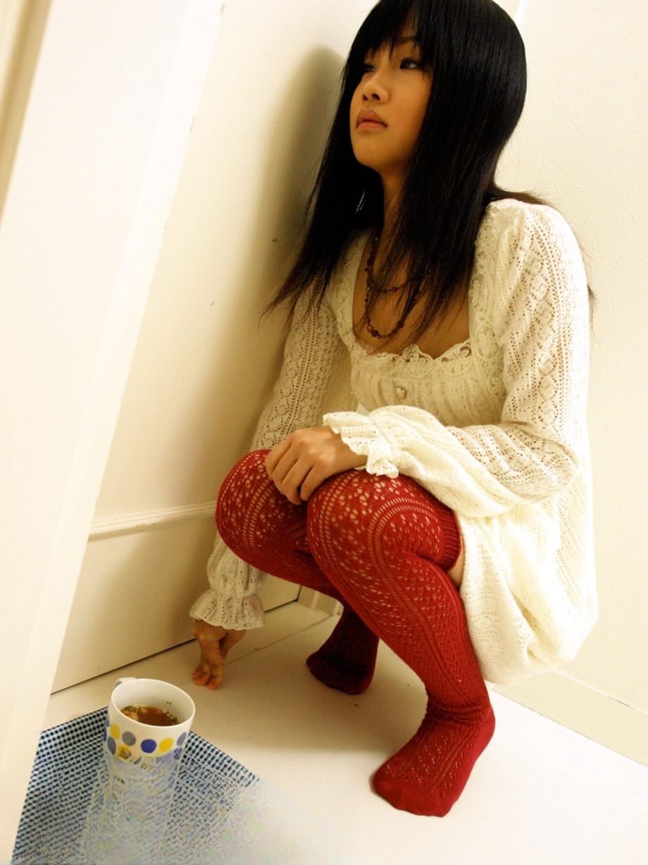Horny Japanese girl Hikaru Momose takes a creampie after morning sex