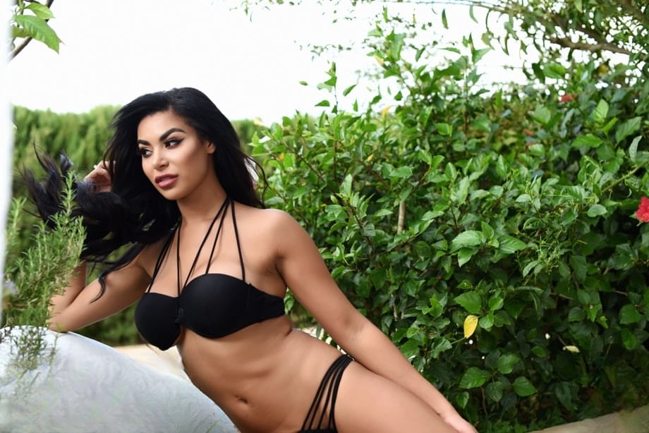 British MILF Olivia Berzinc shows off her big boobs and tasty cunt outdoors