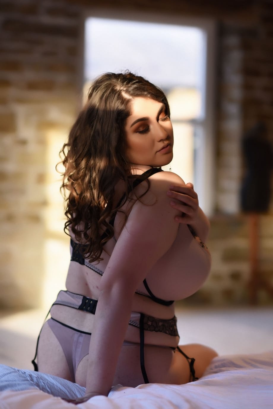 Fat model Bella B takes off her bra and showcases her enormous breasts