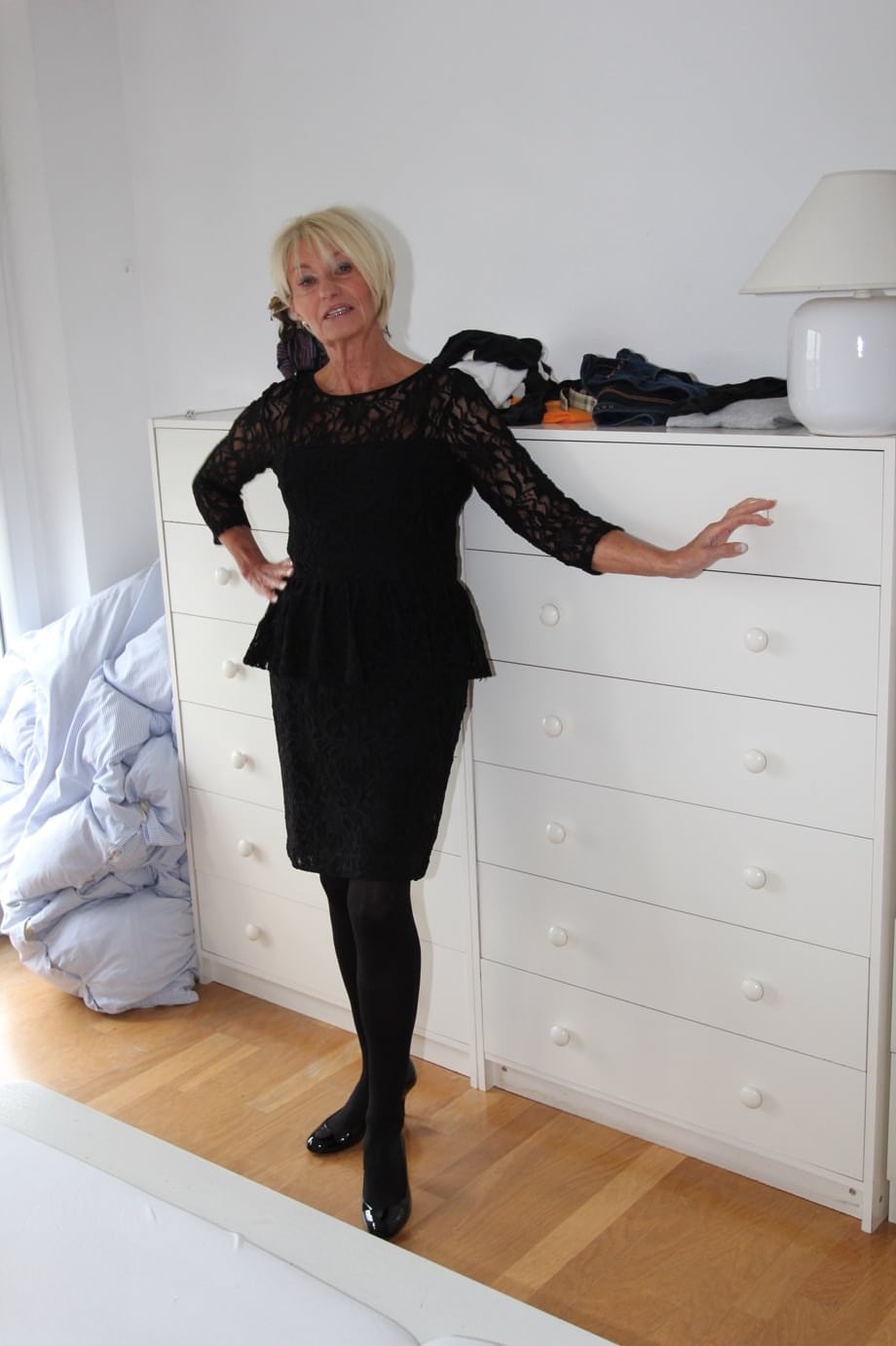 Old blonde woman removes black pantyhose to spread her pussy lips