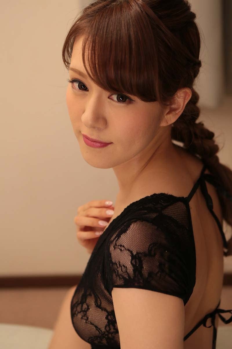 Brunette Japanese girl Ruri Tachibana toys her twat before getting pounded