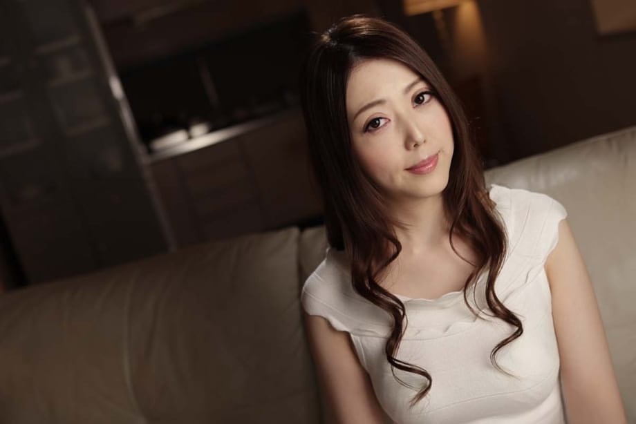Mature Asian beauty Rei Furuse gets her wet pussy creampied after rough sex