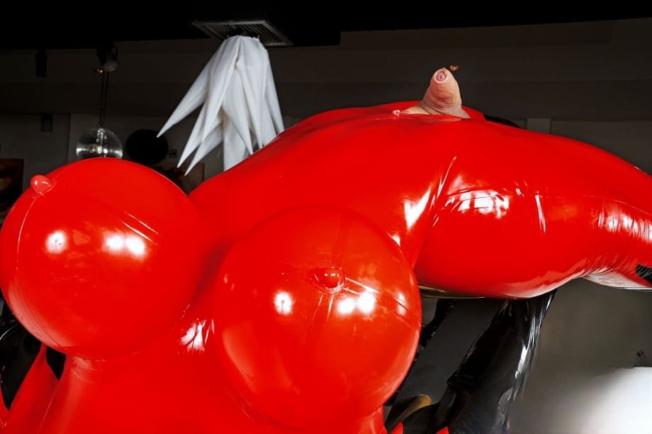 Buxom shemale Sabrina Sherman wanks while tempting in a latex outfit