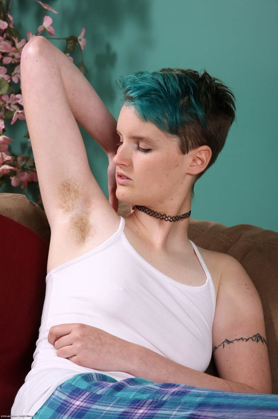 Amateur tomboy Cyan exposing & spreading her very hairy pussy on a couch