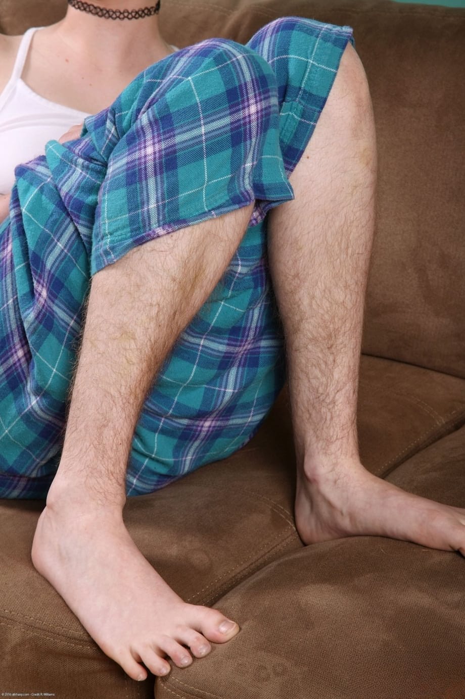Amateur tomboy Cyan exposing & spreading her very hairy pussy on a couch