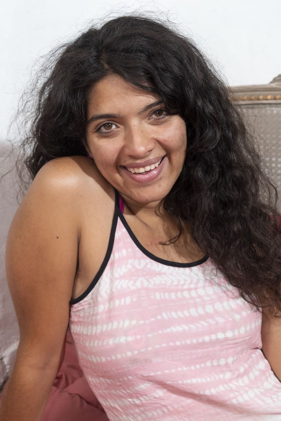 Sexy amateur teen Maria F shows her huge butt and hairy twat in a solo