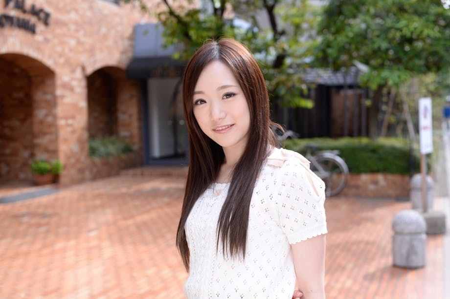 Beautiful Japanese teen Mao Sena takes jizz on her face after fucking