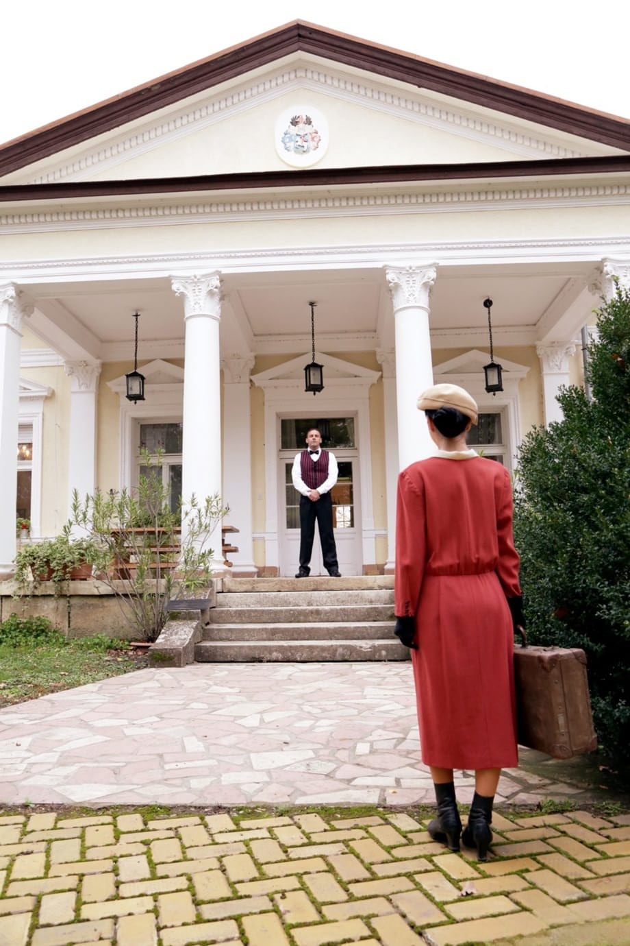 Petite Hungarian maid Jessyka Swan gets anally screwed by two gentlemen