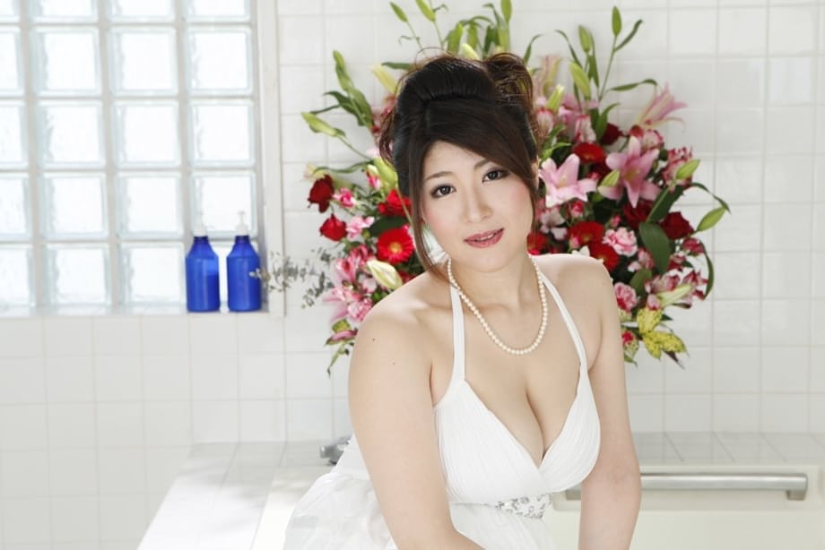 Superb Asian mom Rina Araki reveals her curvy body and gets rammed on a bed
