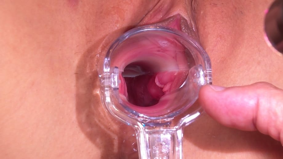 Brunette Asian MILF Rin Aoki gaping her pink muff with a speculum