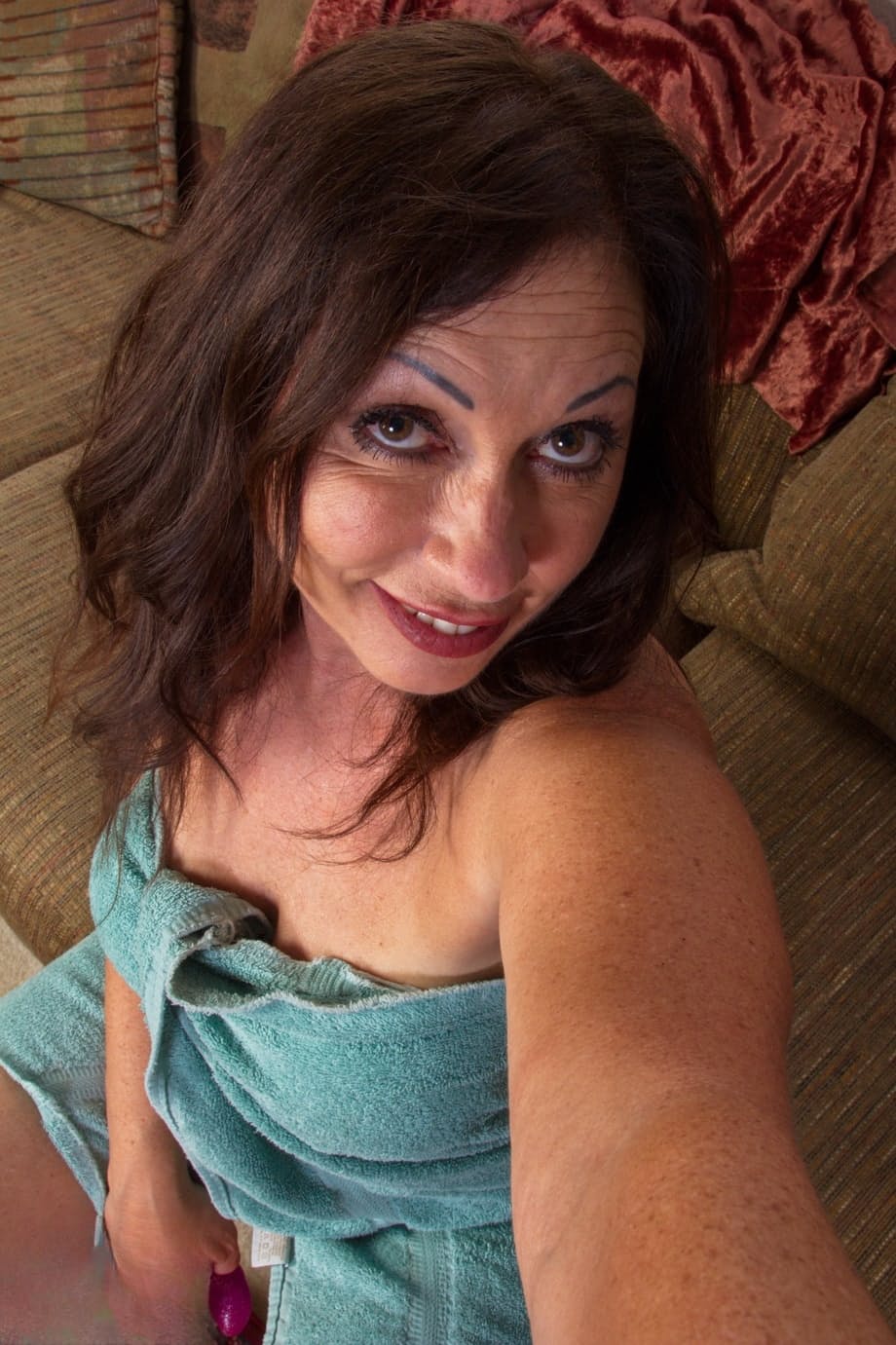 Brunette cougar Samy Rodriguez massages & toys her meaty pussy to orgasm