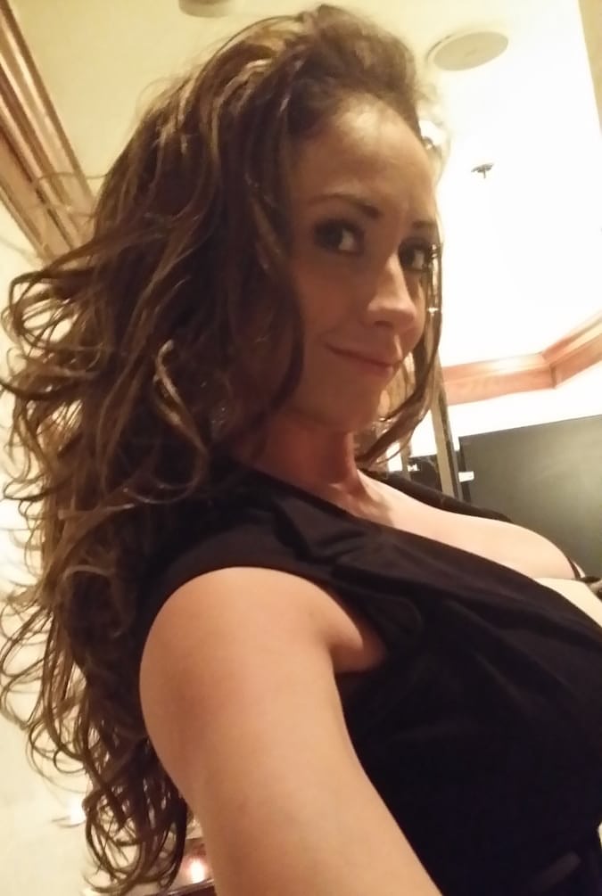 Woman with impressive assets Eva Notty adores making dirty selfies