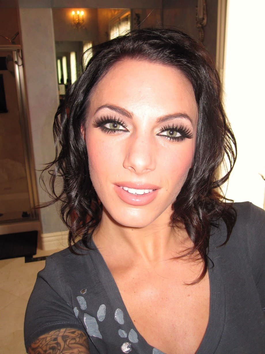 Long-legged bitch Juelz Ventura loves to pose in lingerie on cam