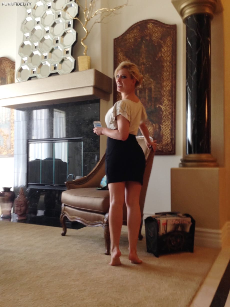 Curvy blonde pornstar Cherie Deville reveals her ass and fake tits