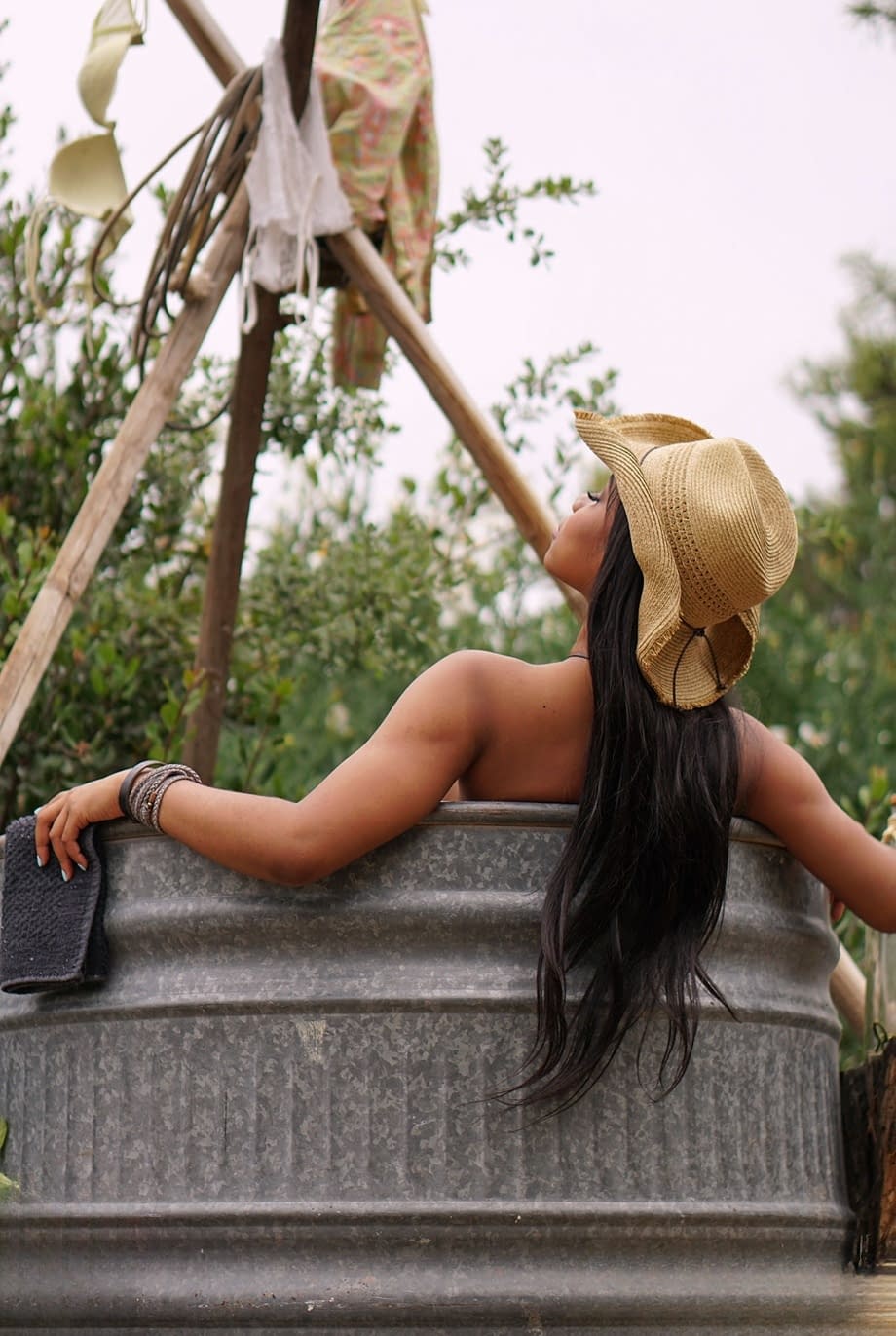 Ebony cowgirl Jenna J Foxx with juicy tits is tempted by married man