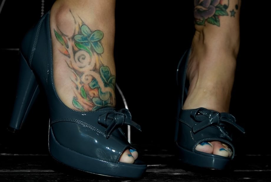 Enticing MILF Claire Dames flaunts her cleavage and inked feet fully clothed
