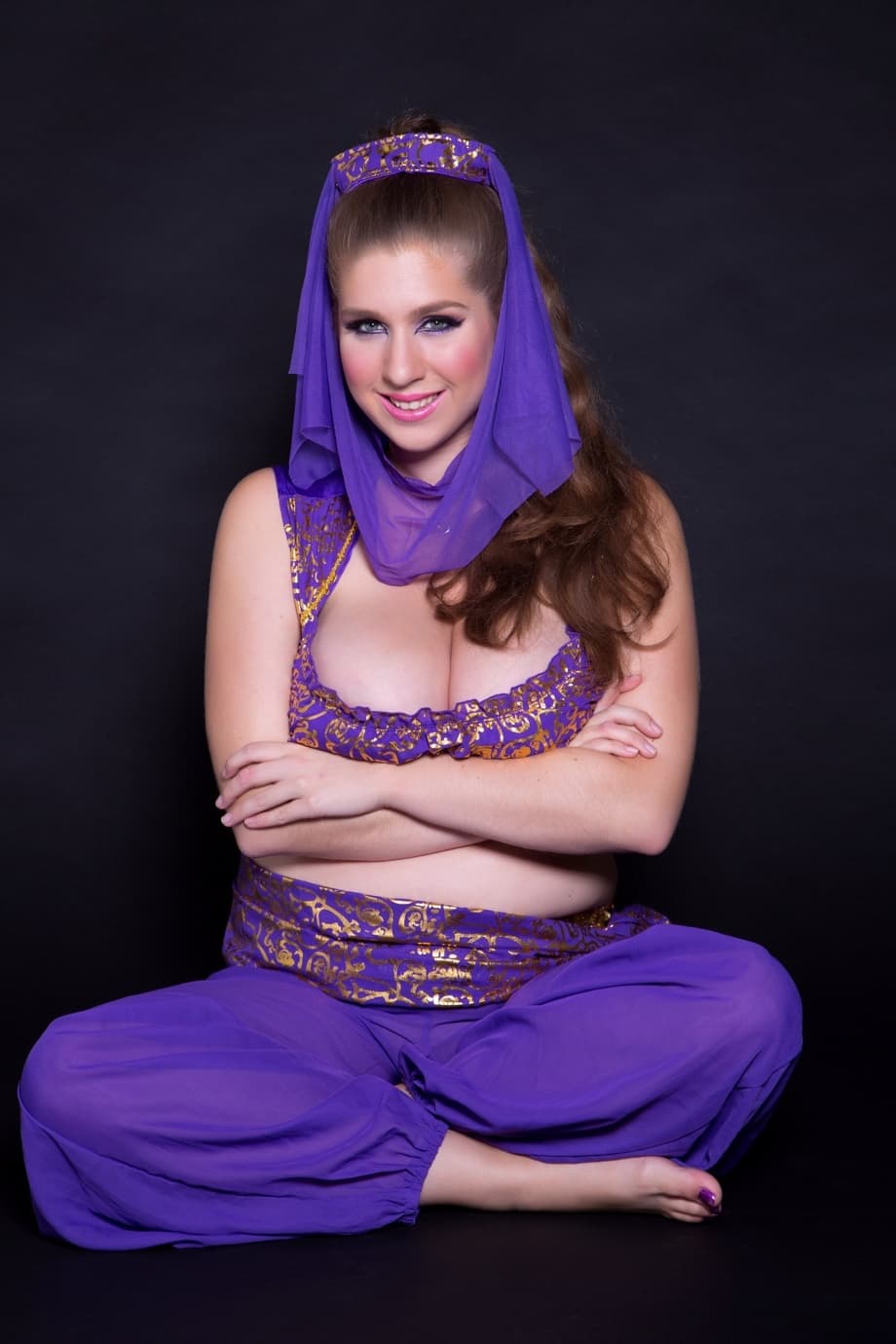 Indian dancer Alex Chance with big natural tits masturbates pussy on the floor