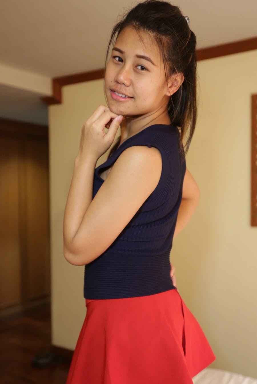 Thai first timer spreads her legs to showcase her pussy after getting naked