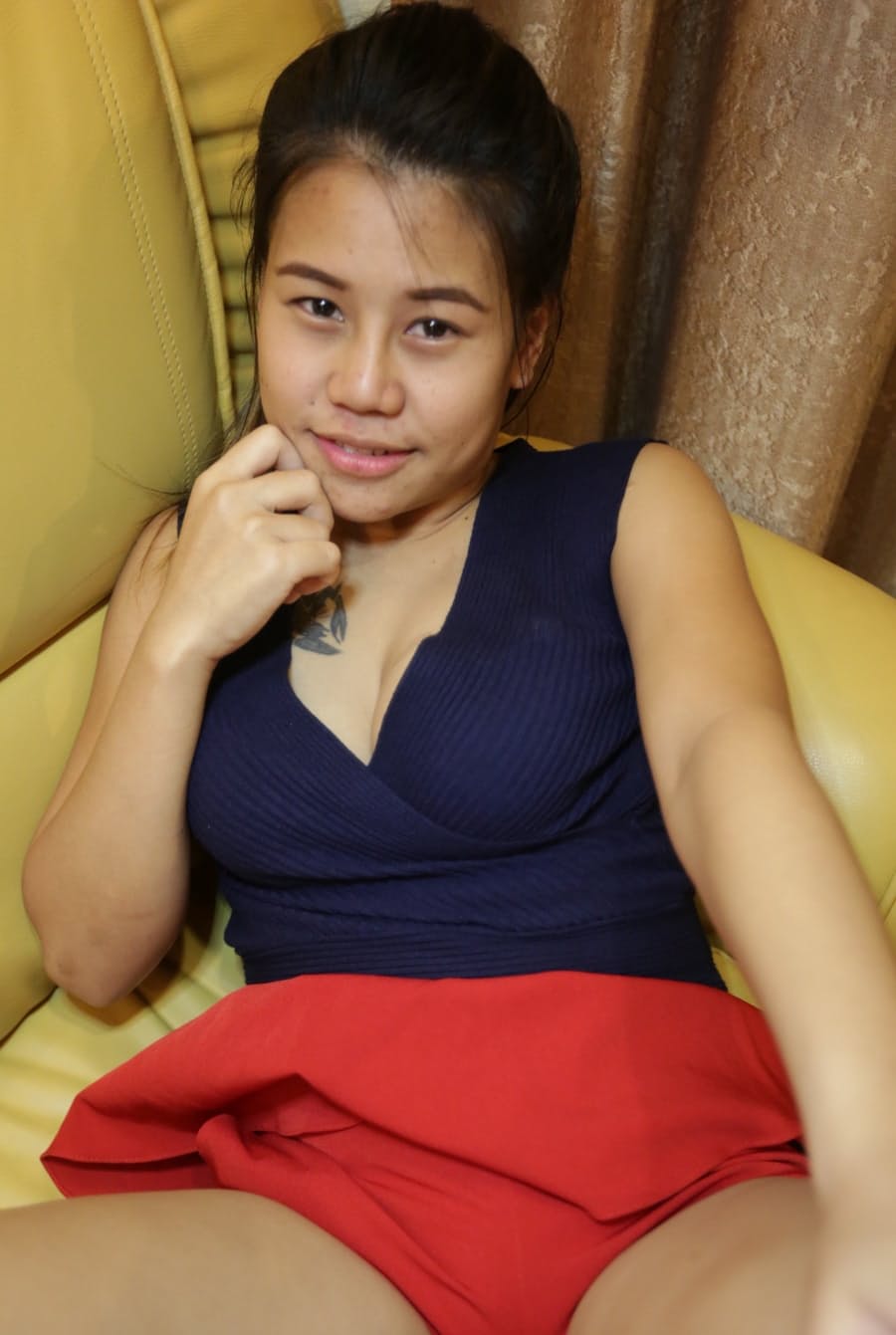 Thai first timer spreads her legs to showcase her pussy after getting naked