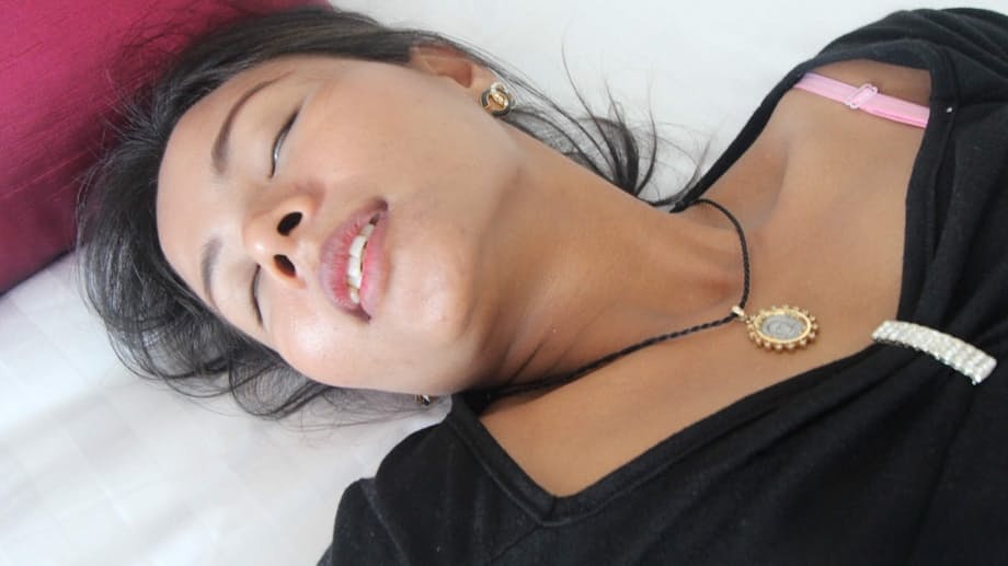 Thai first timer bangs a Farang without protection after a beach meetup