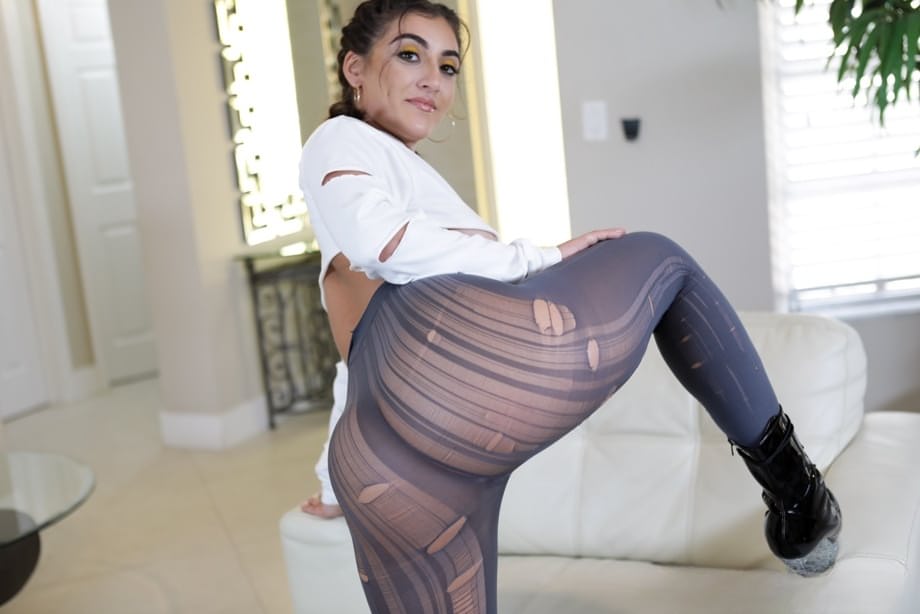 Provocative brunette Jezebeth flaunts her magnificent bubble butt