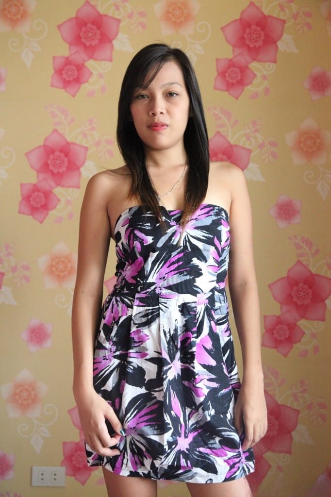 Skinny Asian spinner Lynn displays her small tits and innie pussy on the bed