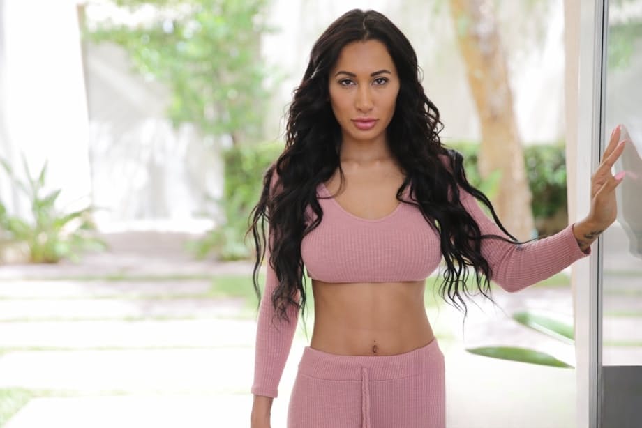 Sexy stepsis Amia Miley undresses herself and gives close look on her goodies