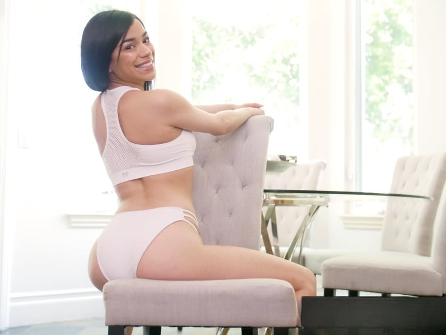 Teen with natural jugs Savannah Sixx gets her twat filled in the kitchen