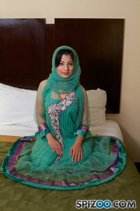 Big booty Libyan MILF Nadia Ali shows off her sexy body and fucks in POV