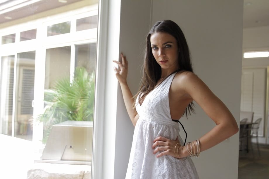 American woman Tiffany Tyler flashes with big boobs and her tasty cunt