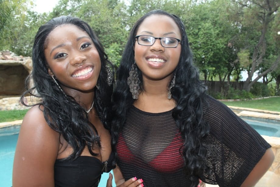 Sassy black girls Ebony Star & friend flaunt huge ebony ass outdoors