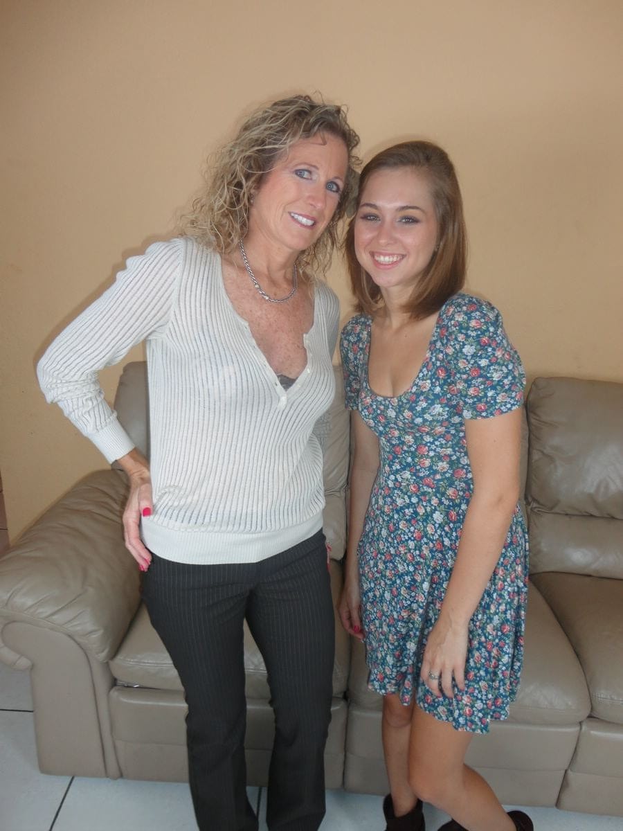 Cute teen girl Alexis Deen enlists her stepmom to suck off her boyfriend