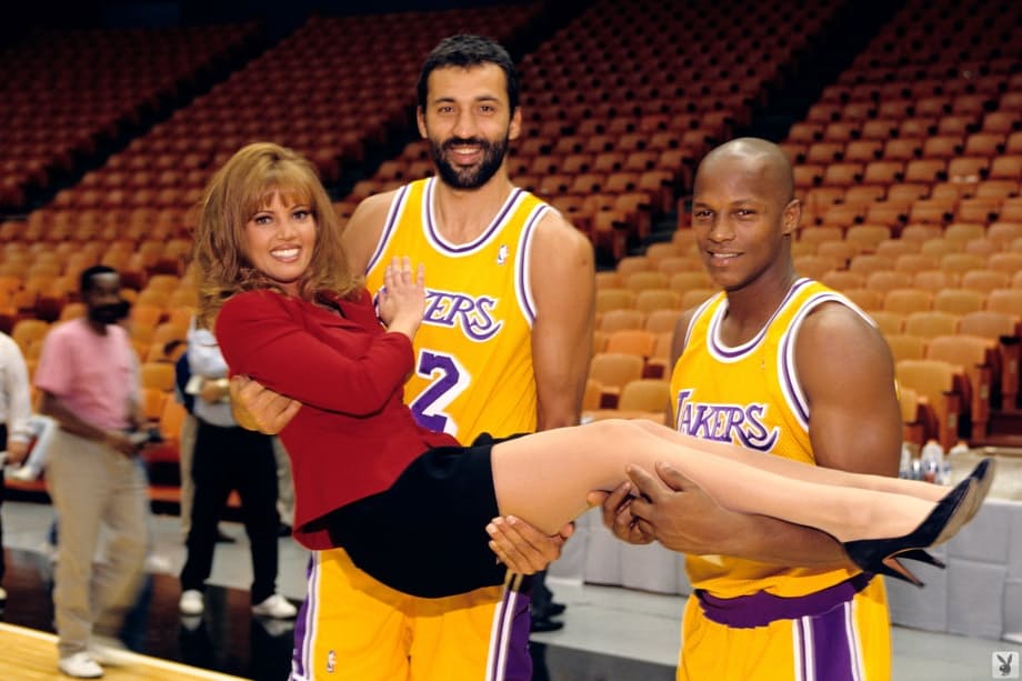 Lakers babe Jeanie Buss showing her hairy pussy and her natural tits