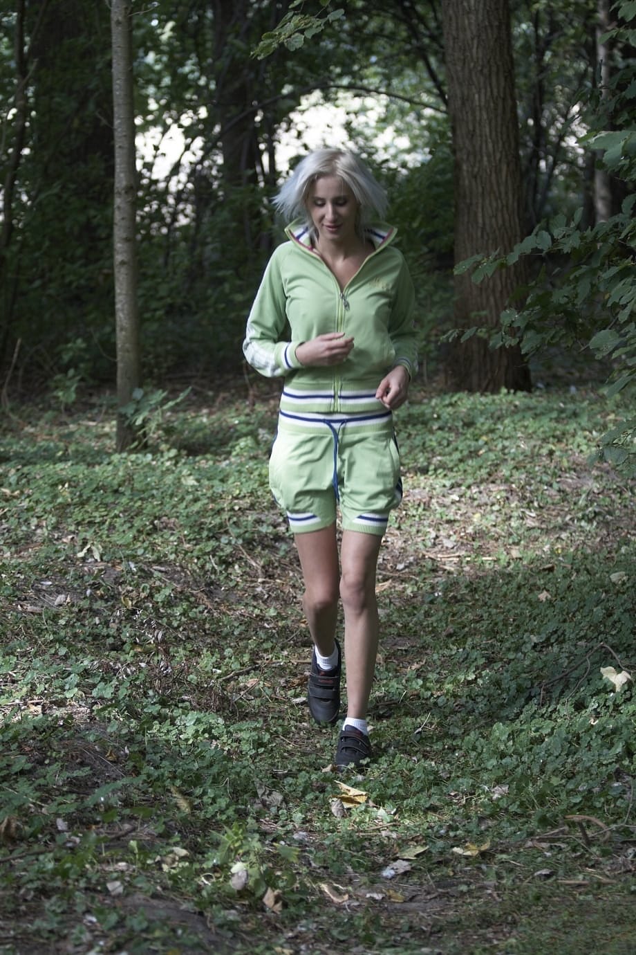 Morning jogging in the local park ends for Vera with old and young fucking